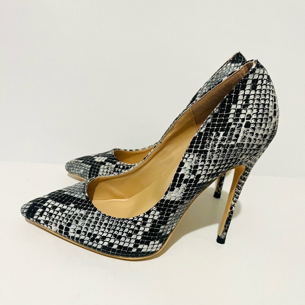 Mliuoro Black and White Snake-Print Pointed Toe Stiletto Pumps